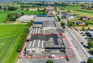 Propriété polyvalente composée d'un espace commercial avec des entrepôts et une station-service.Situé dans un endroit très commerçant, sur la route...