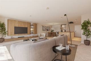 <p><span><span>Deze nieuwbouwwoning, momenteel in afwerkingsfase en gelegen in een rustige éénrichtingsstraat, is ideaal voor thuiswerkers. Met een garage van ca. 29 m², parkeergelegenheid voor drie wagens op de oprit, een bureauruimte op het gelijkvloers en een wachtleiding voor een laadpaal is deze woning volledig klaar voor de toekomst. U verzekert zich van een hoogstaande technische afwerking: 6 zonnepanelen, warmtepomp met algemene vloerverwarming, op elk verdiep een berging, 3 hangtoiletten, ventilatiesysteem D, gelijmde gevelstenen (Marono rood), composietbekleding op de trappen, internet in alle kamers, hybride omvormer, etc. Via een stijlvolle stalen glazen deur betreedt u de ruime leefruimte met open keuken en kookeiland (met twee zitplaatsen). De uitgeruste keuken beschikt over een kookplaat, dampkap, microgolfoven, combi-stoomoven, vaatwasser en koelkast. Via het zwarte alu-schuifraam, kijkt u uit op een betegeld terras en een tuin met grasveld met zwarte draadafsluiting. De fundering voor een tuinhuis is al voorzien. Ieder van de verdiepingen herbergt een badkamer. Op de 1e verdieping omvat ze een inloopdouche met glazen wand, een halfvrijstaand bad en een meubel met kolomkast. Op de 2e verdieping is de badkamer met veluxraam groot genoeg voor een inloopdouche, een hangtoilet en een meubel met spiegel. 4 van de 5 kamers zijn groot genoeg voor een dubbel bed. Let op het groene uitzicht vanuit de kamers en de tuin, waarbij u ook de kerktoren kunt zien. U geniet hier van de stilte en bevindt zich op slechts enkele stappen van het centrum: een ideale combinatie.</span></span></p>