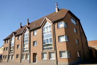 Ontdek het comfort en de praktische indeling van dit instapklaar appartement in Zomergem. Perfect voor wie op zoek is naar een energiezuinige,...