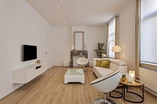 Layout: Floor -1 (100m²):- finished dry cellar (100m²)Ground floor (147m²): - space for dareca (109m²)- equipped kitchen with adjoining pantry and cold store (31m²)- 2 separate toilets- east-facing terrace (44m²)- separate entrance with staircase that connects to the apartmentsFloor 1 (147 m²):- entrance hall- living room and dining room- fully installed open kitchen- bathroom 1 with sink, shower and toilet- laundry room that connects to the bathroom- bedroom 1 (13m²) with access to the dressing room- bedroom 2 (13m²) with access to the dressing room- dressing room (8m²) accessible from both bedrooms- bathroom 2 with sink, shower and toiletFloor 2 (147m²):- entrance hall- living room and dining room- equipped kitchen- laundry room that connects to the kitchen- bathroom 1 with sink, bath and toilet- bedroom 1 (24m²) - bedroom 2 (21m²) - bedroom 3 (13m²) that connects to the 2nd bedroom- bathroom 2 with sink, bath and toiletFloor 3 (147 m²):- entrance hall- living room and dining room- equipped kitchen- laundry room that connects to the kitchen- bathroom 1 with sink, bath and toilet- bedroom 1 (21m²) - bedroom 2 (13m²) that connects to the 2nd bedroom- bathroom 2 with sink, bath and toiletExtra: - 3rd floor already rentedDetails:- possibility to create 6 apartments- the apartments have compliant electricity - the ground floor, floors 1 and 2, are completely asbestos safe- fully licensed building and terrace- the roof was already fully insulated in 2023 and was equipped with an electric roof dome- Top location near public transport, shops, schools, parks and near Antwerp cityAre you interested in this investment property for sale in Antwerp (2020)? Do not hesitate to contact us at janice.racaj@dewaele.com or 03 206 76 72.Do you also want to sell or rent your property? We are happy to help you out.Always at your service to help you with all your questions about real estate!