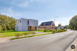 Op zoek naar een hedendaagse, instapklare nieuwbouwwoning? Deze kwaliteitsvolle BEN-woning werd met zorg gebouwd en ligt op een prachtig perceel...