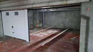 Au centre de Mortsel, en face du nouveau projet immobilier Stadsterras, nous louons ce garage fermé/espace de stockage au niveau -2 dans un...
