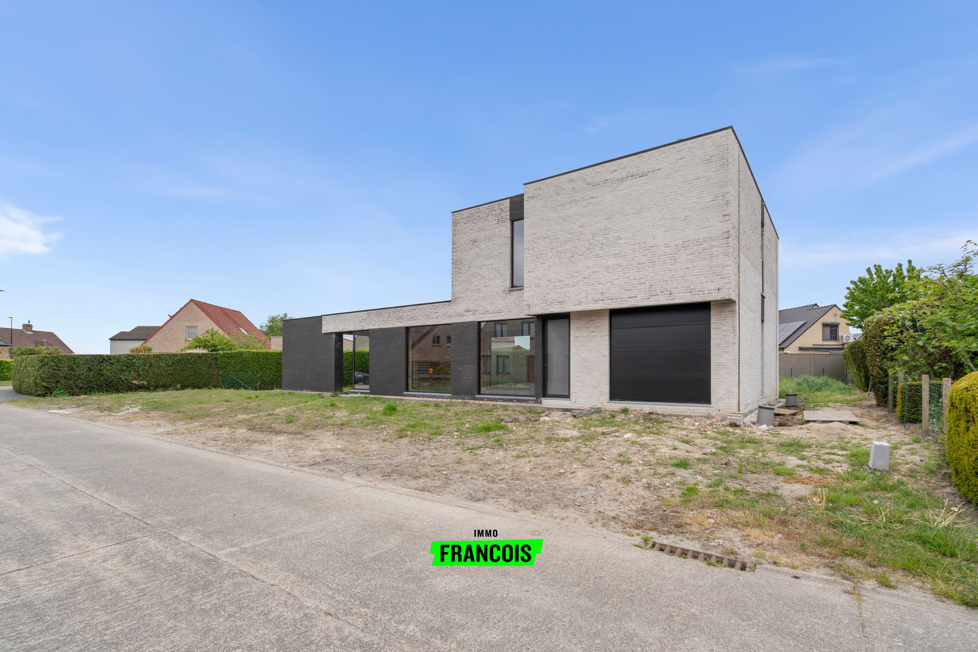 Riant af te werken nieuwbouwvilla met 3 slaapkamers in rustige wijk. - foto 1