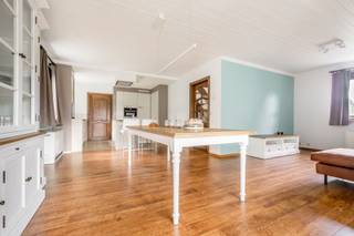 Vrijstaande woning met 3 slaapkamers, garage en zonnige tuin in Leest  Op zoek naar een comfortabele en energiezuinige woning voor een gezin van max...