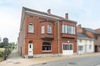 Spacieux HOB avec grand hangar - idéal pour travailler à son compte !Vous êtes à la recherche d'un bien immobilier qui combine parfaitement vie et...