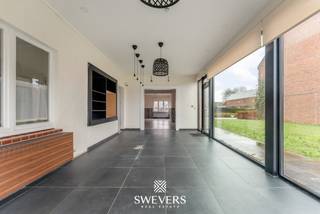 Voor meer info en foto’s, surf naar www.swevers.be – Deze open bebouwing in Geetbets combineert ruimte, privacy en een instapklare afwerking...