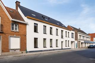 Energiezuinig en gelijkvloers éénslaapkamerappartement te koop in kleinschalige residentie in Beveren Leie.  Deze residentie bestaat uit...