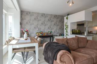 Appartement te huur nabij het centrum van Oostende. Het appartement, gelegen op de tweede verdieping, beschikt over een ruime woonkamer met een...