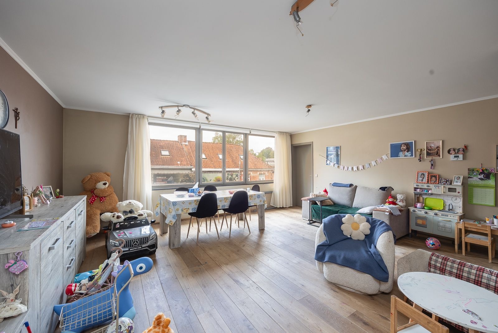 Centraal gelegen appartement met 2 slaapkamers en een autostaanplaats. - foto 5