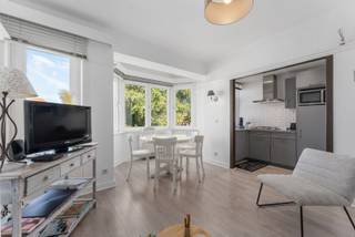 int-Idesbald : Uniek gelegen appartement te koop in Sint-IdesbaldOntdek dit charmante appartement in het hart van een prachtige villawijk in...