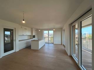 <strong>Lichtrijk BEN appartement van ca. 96 m² gelegen op de eerste verdieping van het nieuwbouwproject Rapidpark in hartje Bertem!</strong><br /><br />Het appartement beschikt over een leefruimte met volledig uitgeruste open keuken met kookeiland en aansluitend ruim terras van ca. 15 m², twee slaapkamers, een badkamer met lavabomeubel en inloopdouche, een berging/wasplaats, apart toilet en een bureauruimte.<br />Er is tevens een ondergrondse parkeerplaats en een kelderberging begrepen in de huur.<br />Alles afgewerkt met hoogwaardige materialen en bijgevolg instapklaar! Het appartement is voorzien van zonnepanelen en geothermische warmtepomp.<br />Huurprijs 1.300€/maand + 125€/maand gemeenschappelijke kosten - Beschikbaar vanaf 1 december 2026. <br /><br />Gemeenschappelijke parktuin waardoor het appartement baadt in het groen!<br />Gelegen in de buurt van scholen, openbaar vervoer, E40/E314 en centraal op de as Leuven - Brussel.<br /><br /><strong>interesse? Mail naar linda@immogve.be of bel naar 016/56.56.14</strong>