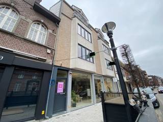 Prachtig instapklaar 1 slaapkamer appartement (65M²) met ruim gezellig terras (25M²) in kleine residentie, in het centrum van Geel op...