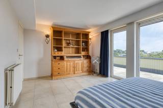 Gelegen in een residentiële buurt met weinig verkeer, biedt deze locatie het perfecte evenwicht tussen rustig wonen en vlotte bereikbaarheid...