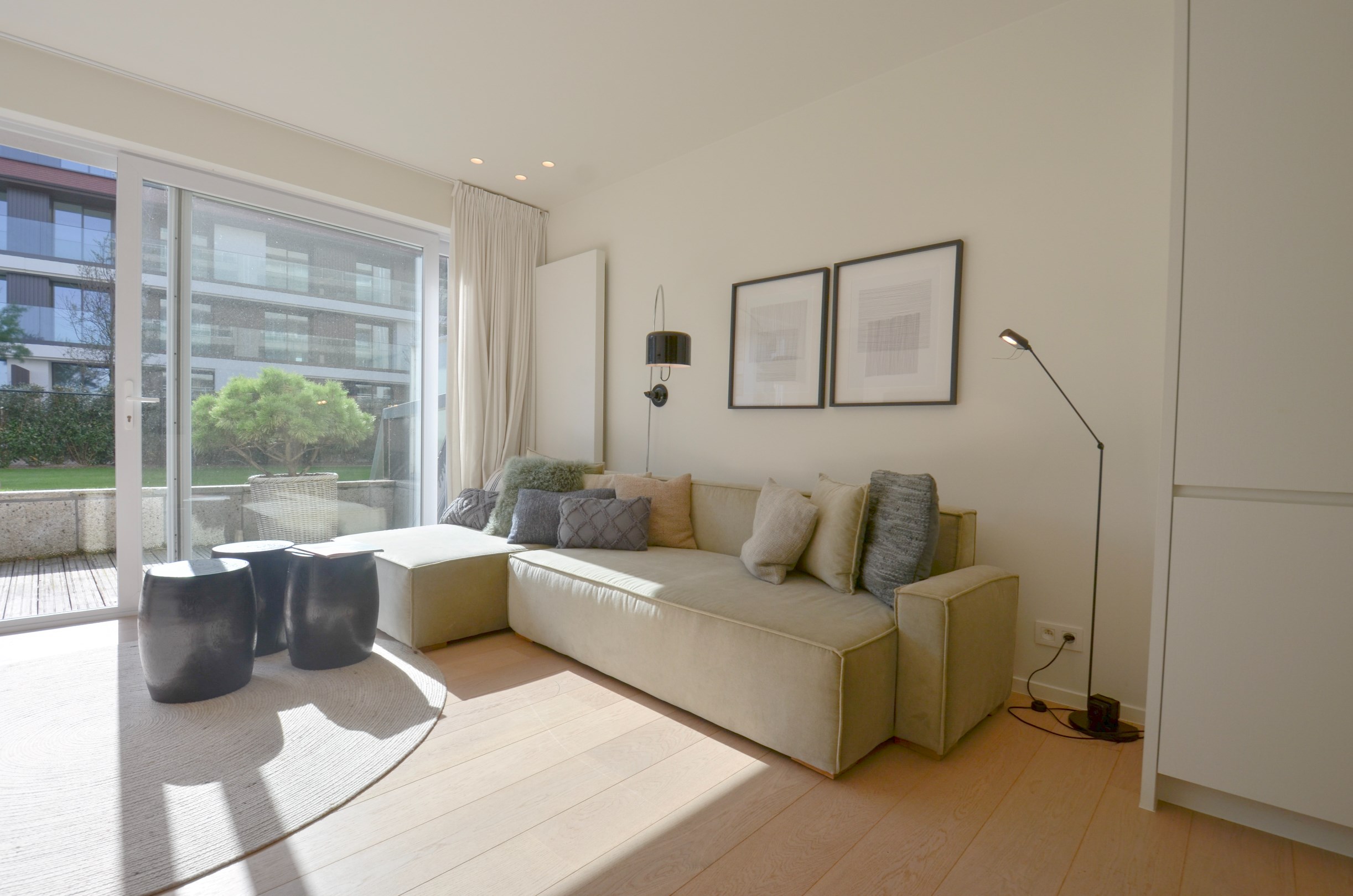 Volledig gerenoveerd hoek-appartement met een ruim zuid gericht terras gelegen aan de Zeedijk in het Zoute. - foto 2