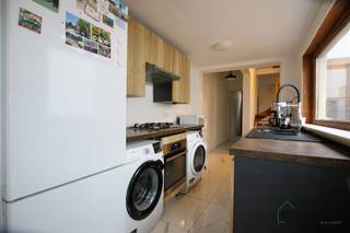 Charmante woning in Eeklo met uitstekend potentieel. Dit goed onderhouden pand beschikt over 126 m² bewoonbare oppervlakte en 138 m²...