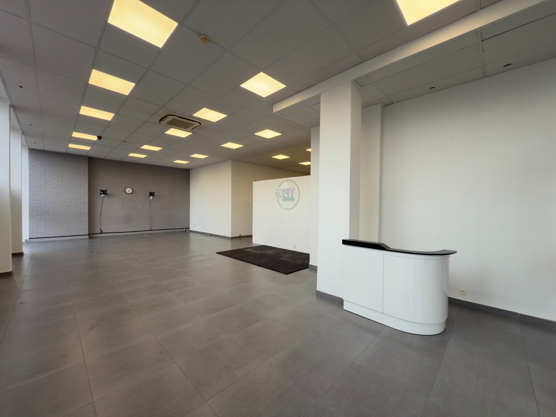 Handelspand 300m² met magazijn 700m² en 4 appartementen in centrum Deinze - photo 5