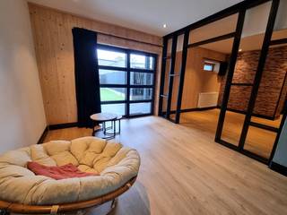 Bent u op zoek naar een instapklaar, gelijkvloers appartement met extra grote ruimte voor een praktijk of kantoor?  Ontdek dit uitzonderlijke pand...