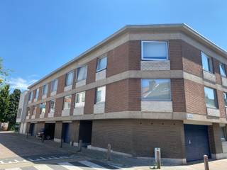 Instapklaar appartement op de 1ste verdieping met autostaanplaats, ideaal gelegen in het centrum van Zaventem.Ideaal als startersappartement of...