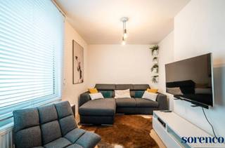 GEMEUBELD Zeer licht 1 slaapkamer appartement ca. 75m² op parket met ruim terras gelegen in een kleinschalig gebouw in een trendy buurt in...