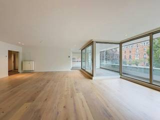 Het appartement is gelegen aan het François Laurentplein, met zicht op het groen en de stad. Op wandelafstand van de Kouter, de Volderstraat, de iconische Gentse torens, gezellige horeca en winkels.<br /><br />Geniet van een overvloed aan daglicht in de royale woonkamer met directe toegang tot het grote terras. De drie volwaardige slaapkamers, twee strakke badkamers en de twee inbegrepen autostaanplaatsen maken het plaatje van zorgeloos wonen compleet.<br /><br />Indeling van het appartement: inkomhal - gastentoilet - badkamer 1 - slaapkamer 1 - slaapkamer 2 - slaapkamer 3 - badkamer 2 - woonkamer - keuken - terras (18 m²).  <br /><br />De gemeenschappelijke kosten onder de vorm van een provisie bedragen € 150,00 per maand.<br /><br />Er zijn 2 ondergrondse autostaanplaatsen die men bij het appartement dient te huren aan € 250,00 per maand.<br /><br />Onmiddellijk beschikbaar!