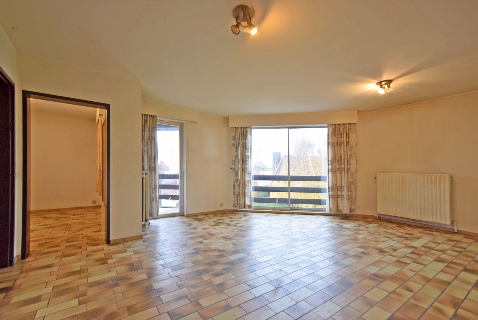 APPARTEMENT MET TWEE SLAAPKAMERS NABIJ CENTRUM ROESELARE - WONEN OF INVESTERINGSKANS - foto 2