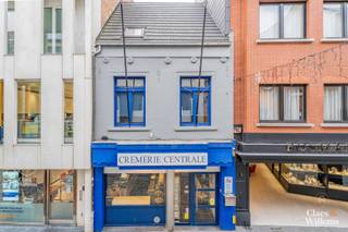 Discover this versatile commercial property, perfectly located on the main street of the vibrant city centre. With an average of 5,500...