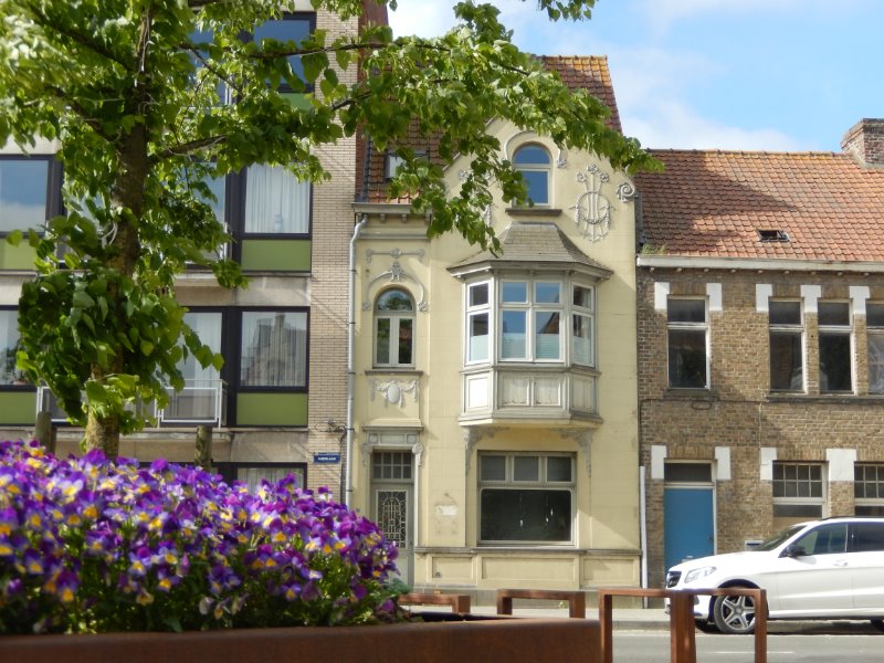 commercieel handelsgelijkvloers langs invalsweg in Diksmuide - foto 4