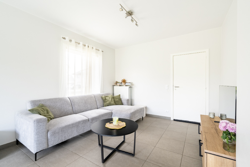 Halfopen bebouwing met praktische indeling in rustige woonwijk - foto 4