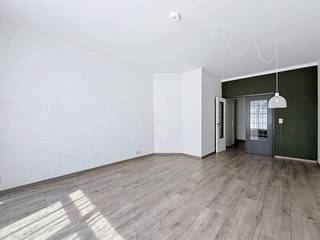 Het appartement is gelegen in de Paleisstraat op het gegeerde Antwerpen-Zuid. Nabij winkels, openbaar vervoer, restaurants,...Tweede verdieping...