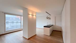 This spacious flat of approximately 95 m² is situated in a delightful location, between the Zuid district and the equally trendy Mechelseplein...