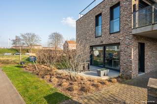 Cet appartement de 3 chambres situé au rez-de-chaussée dans le centre de Sint-Michiel comprend : un hall d'entrée avec toilettes,...