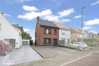 Sint-Niklaas : une maison de 2020 entièrement rénovée avec quatre chambres confortables et un agencement bien pensé qui offre une quantité...