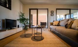 Hoekappartement B21.408 in residentie CityGarden op de 4de verdieping heeft een opp. van ca. 120 m². Het app. omvat een inkom met gastentoilet, berging, badkamer, 2 slpk., leefruimte met keuken en ruim terras (ca. 50 m²) met zicht op de binnentuin. Het appartement is voorzien van vloerverwarming en warmtepomp. De verwarming gebeurt via een eigen warmtenet (KWO-systeem met warmtepomp) dat in de zomer tevens ook voor koeling zorgt. Je wagen parkeer je vlot en gemakkelijk ondergronds.<br /><br />Bij elk app. hoort een ondergrondse autostaanplaats en/of garagebox. Deze dient apart bij aangekocht te worden. Verder kun je een kelderberging of oplaadpunt bijkopen.<br />Vrije keuze bij verschillende leveranciers voor de binnen afwerking (vloertegels, badkamer &amp; keuken, etc.)<br />Meer info? Contacteer onze sales consultants Inge Vancluysen of Marisa Marasco op het nr. 011 41 33 23.