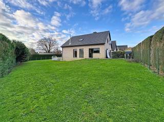 RUIME INSTAPKLARE VILLA MET 4 SLAAPKAMERS, GROTE TUIN EN GARAGE IN GERAARDSBERGENOp een rustige, kindvriendelijke locatie op slechts een steenworp...