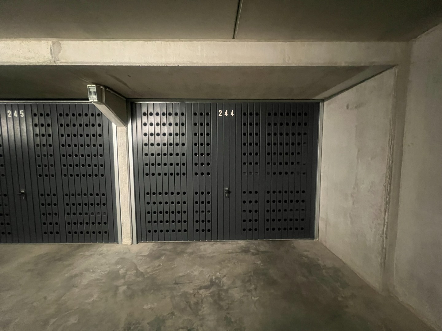 Gesloten garagebox centraal gelegen in het Zoute - foto 4