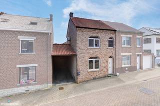 VERRASSEND, INSTAPKLARE EENGEZINSWONING MET OPMERKELIJKE MULTIFUNCTIONELE RUIMTE TE VLIERMAAL*** Bekijkt U deze woning via een aanverwante website?...