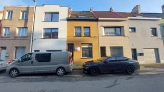 Ontdek deze gezellige rijwoning in een rustige straat, maar toch vlakbij school, shoppingcenter en openbaar vervoer – alles binnen handbereik!Er is...