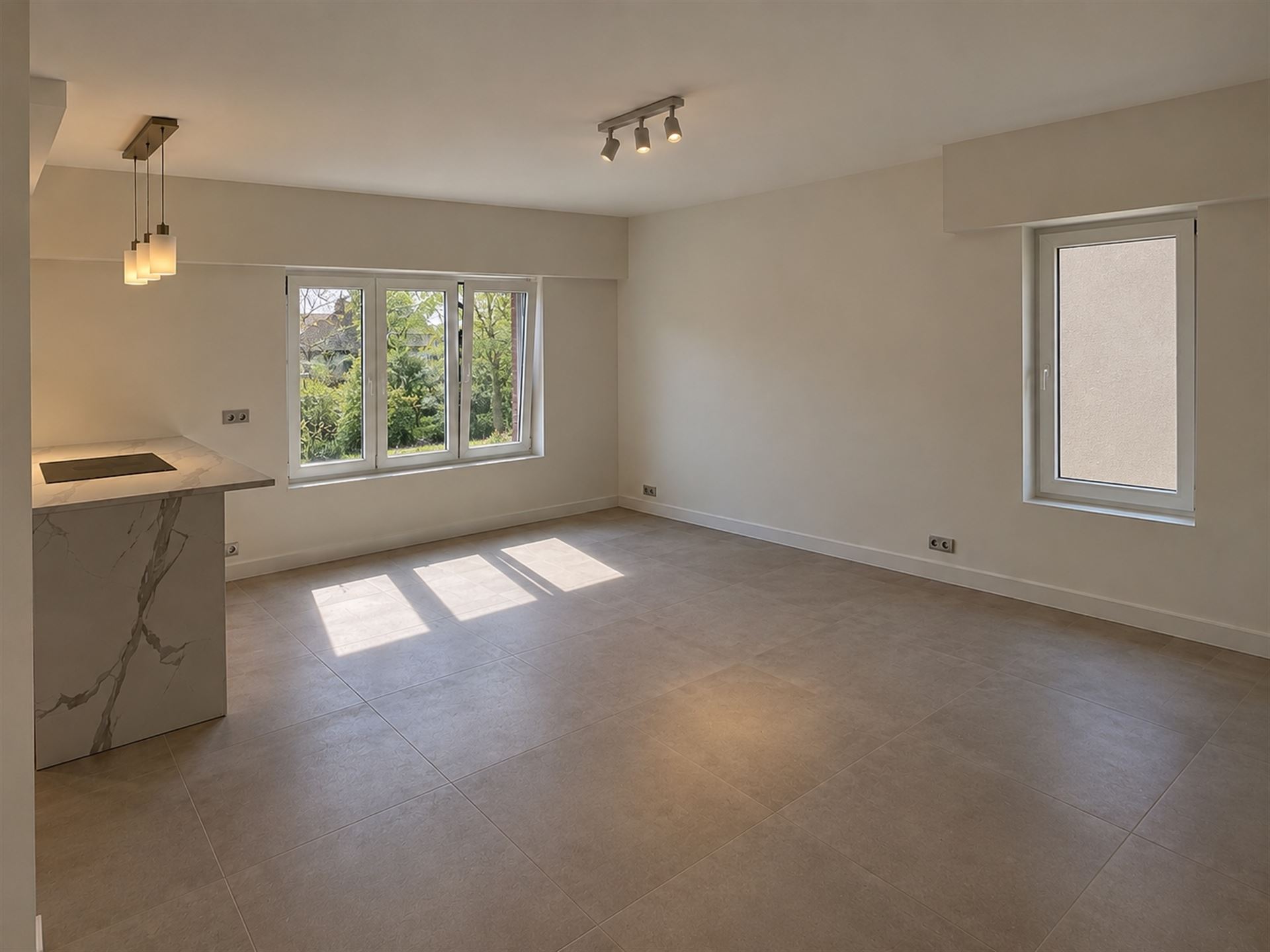 Prachtig gerenoveerd appartement met garagebox! - foto 4
