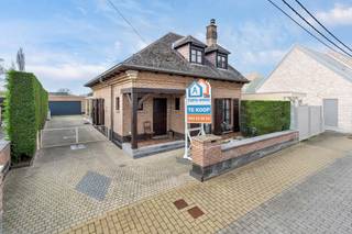 Voor meer info of een bezoek, bel 054 69 39 34 - In een autoluwe straat te Denderhoutem bevindt zich deze instapklare HOB op een perceel van 11...