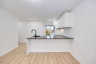 Dit volledig gerenoveerd appartement (2025) staat te koop aan de Kaaldries op een centrale locatie en op wandelafstand van het centrum van...