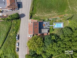 Bienvenue dans cette villa individuelle, harmonieusement située sur un terrain de 543m² au milieu d'une oasis verte qui garantit calme et...