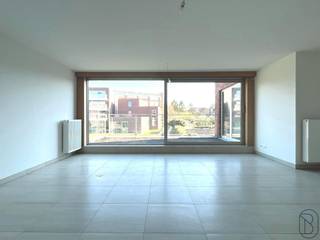 Appartement met 2 slaapkamers en parking op wandelafstand van het centrum van Ronse. Gelegen op de eerste verdieping, met een oppervlakte van 121...