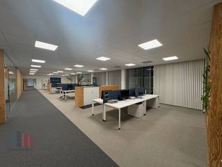 These turnkey offices are phenomenally located on the ground floor and cover a total area of 388 m². The location along the...