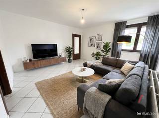 Dit appartement gelegen aan de Tervuursestraat 42A in Leuven biedt een interessante opportuniteit voor wie op zoek is naar een eigen plek...