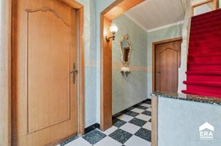 strong>TE KOOP: te renoveren ruime halfopen woning met tal van mogelijkheden in de gezellige wijk 'De Ruiter' te Roeselare.Deze woning biedt een...