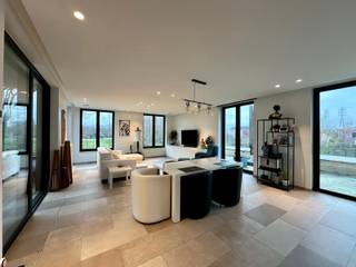 Dit appartement omvat alle comfort en rust op een steenworp van het centrum van Roeselare.De indeling is als volgt: inkhomhal met vestiaire,...