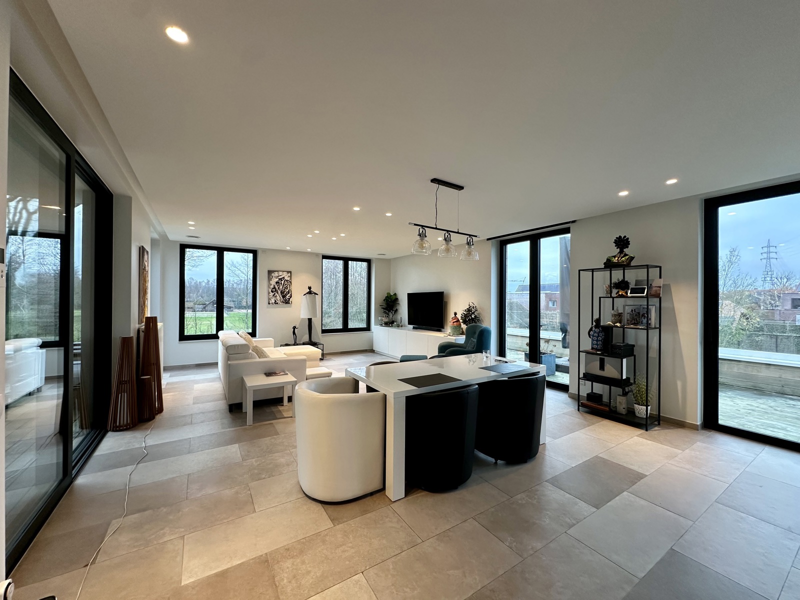 Uiterst rustig gelegen luxe-appartement (3 slpks) mét dubbele garage in afgesloten domein - foto 2