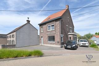 Deze aangename woning is rustig gelegen langsheen de Grotenbroekstraat 3 in Semmerzake, op korte afstand van het centrum van Gavere en vlak bij...