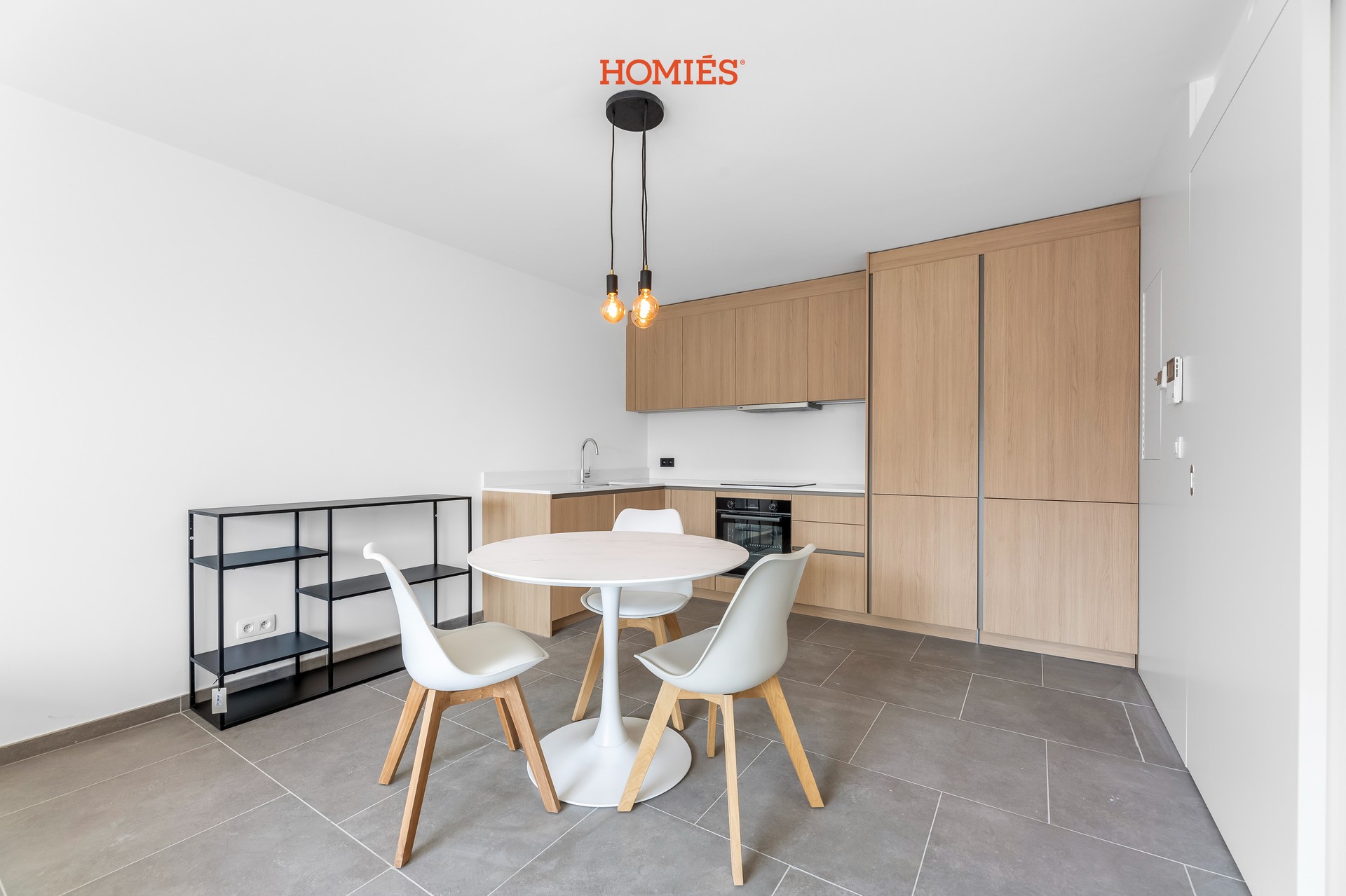 Gloednieuw gemeubeld één-slaapkamer appartement - photo 1