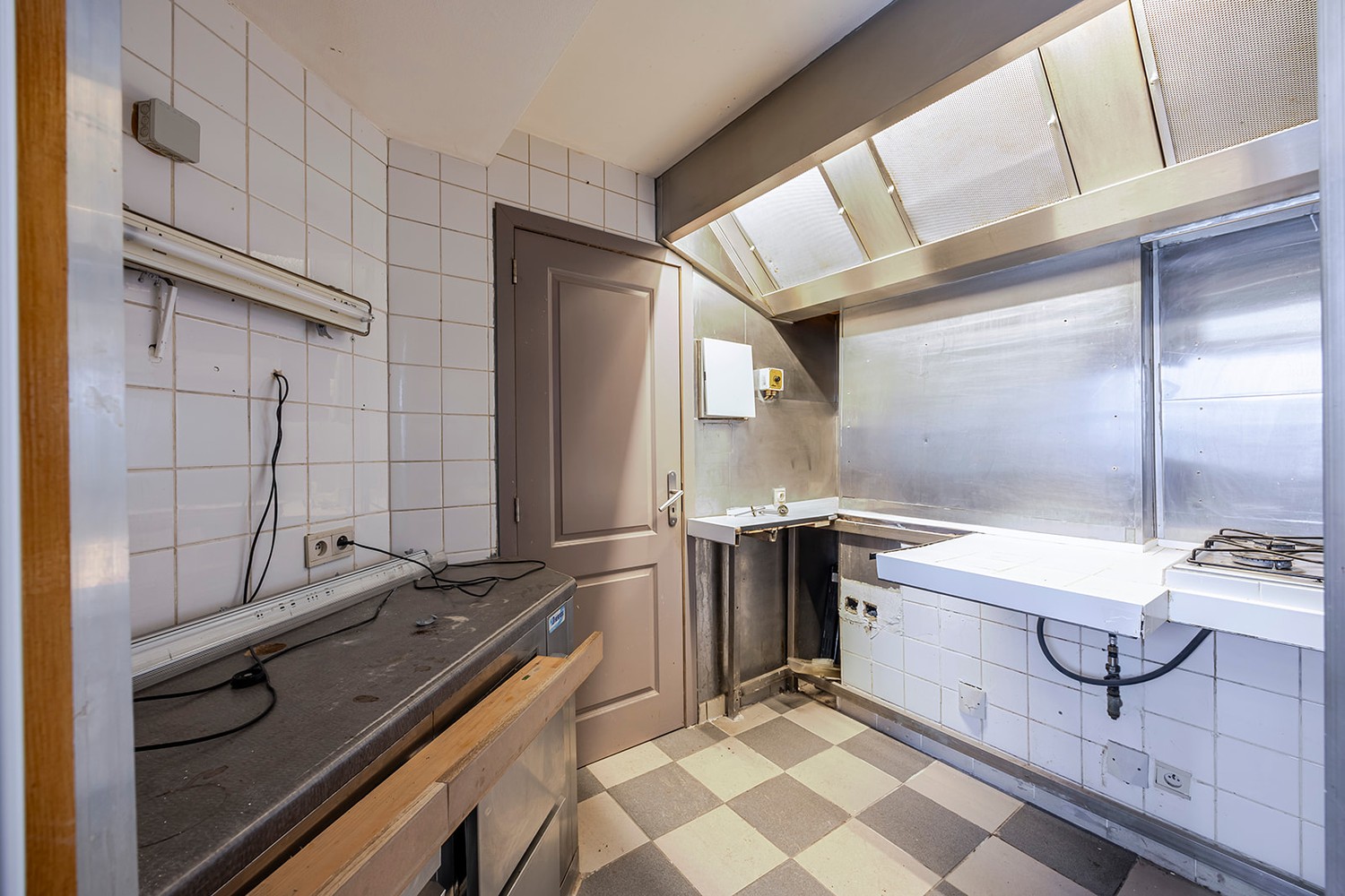 TE RENOVEREN café met woonst vlakbij de GENTPOORT en de VESTEN! - foto 5